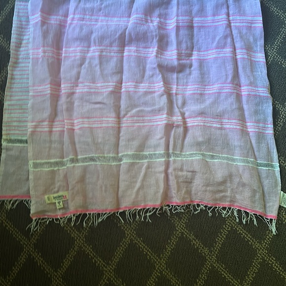 Lemlem scarf or beach sarong. Pretty pink and gray. Excellent condition - Picture 2 of 4